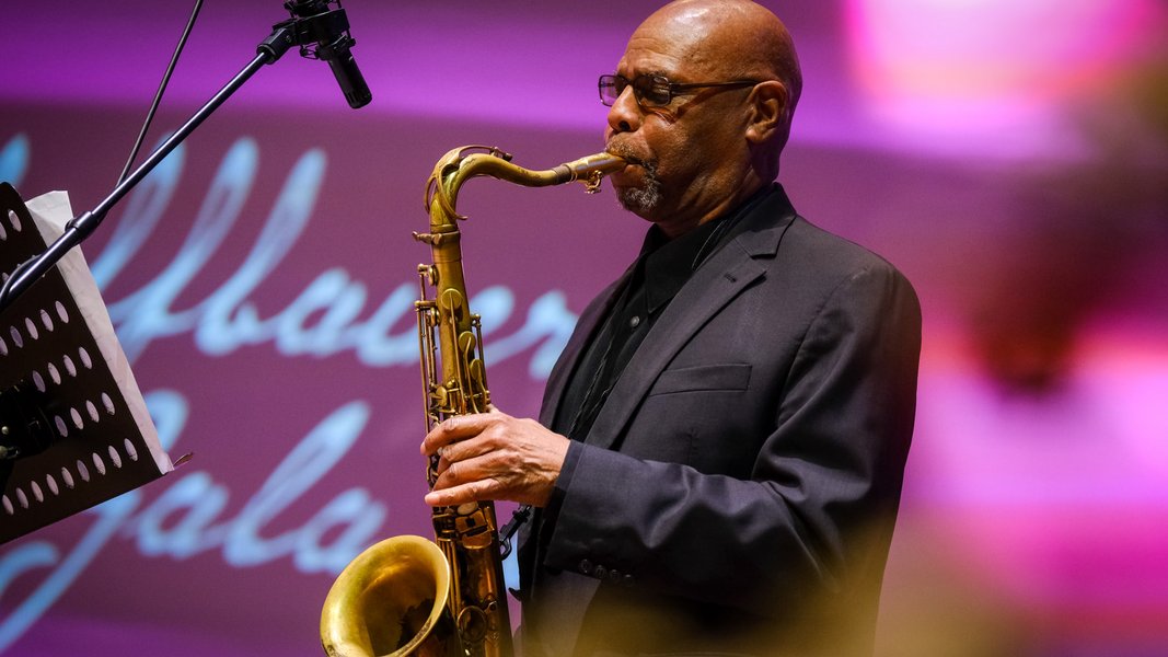 Fuasi Abdul Khaliq spielte mit der Big Band.