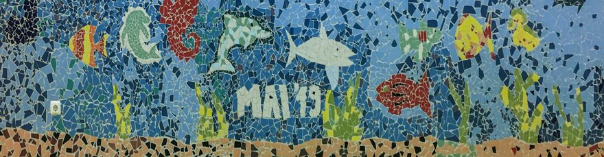 Aquarium aus Mosaiksteinen Aquarium aus Mosaiksteinen