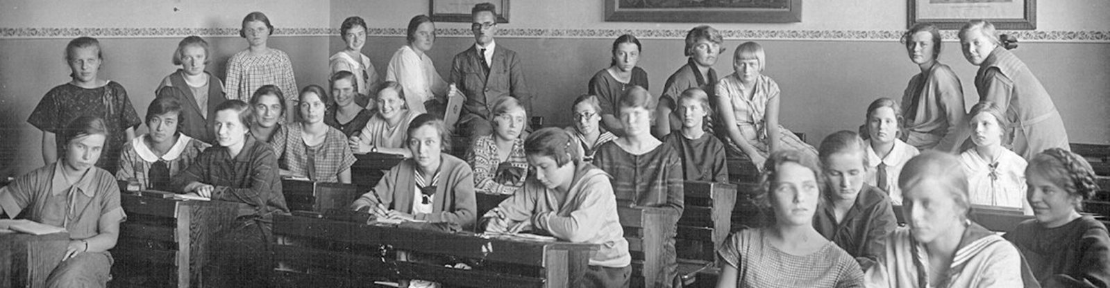 Klassenfoto im Oberlyzeum