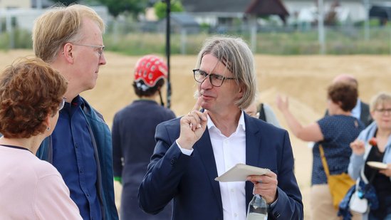 Vorstandsvorsitzender Frank Hohn und Lothar Büring, Leiter Finanzen der Hoffbauer-Stiftung