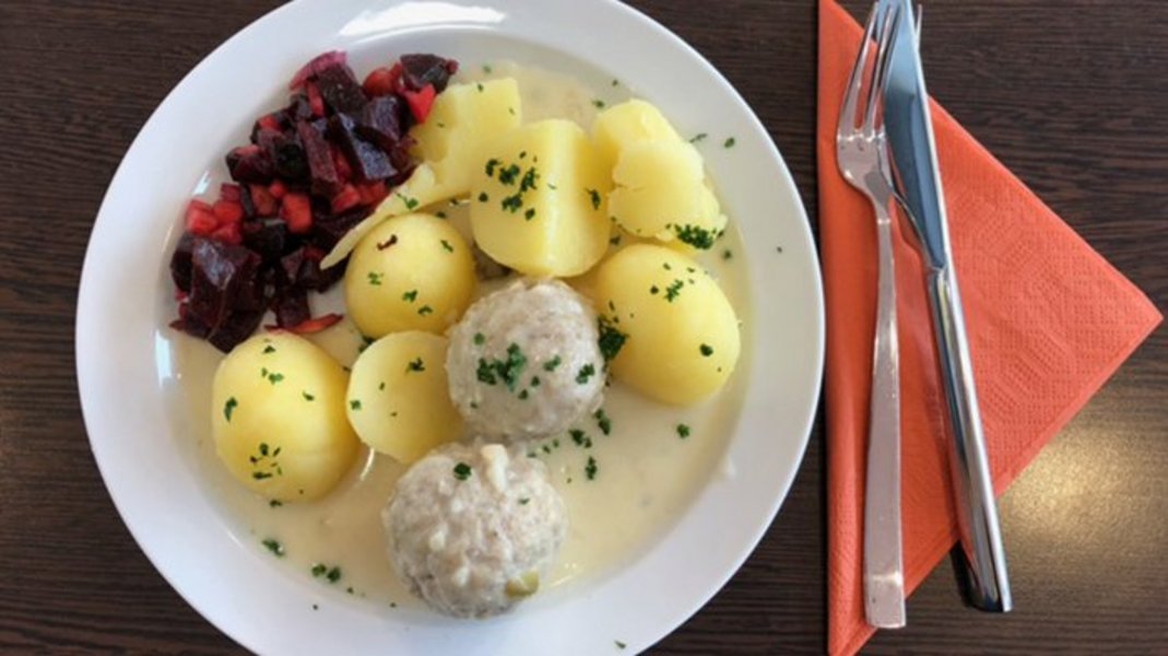 Königsbergerklopse im Restaurant im Tagungshaus Hermannswerder Königsbergerklopse