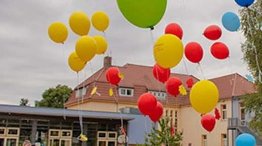 Ballons steigen in die Luft