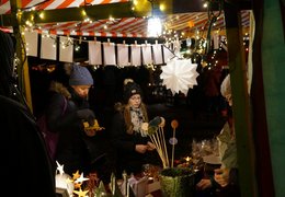 Marktstand mit Sternen und Basteleien