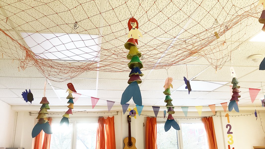 Meerjungfrau aus Tonkarton und Eierpappe