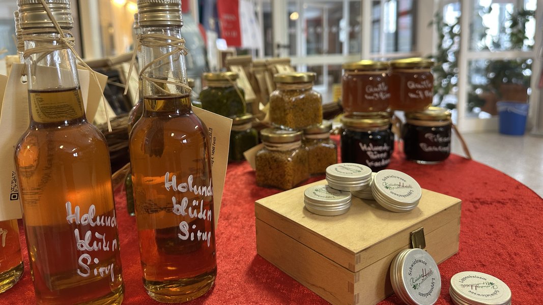 Sirup, Marmeladen, Kräuter-Mischungen, Köstlichkeiten aus der Region von Kräuter Heidi