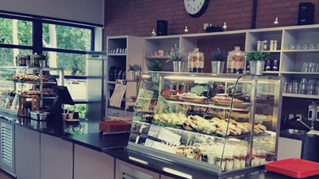 Restaurant im Tagungshaus Hermannswerder Restauranttheke im Tagungshaus Hermannswerder
