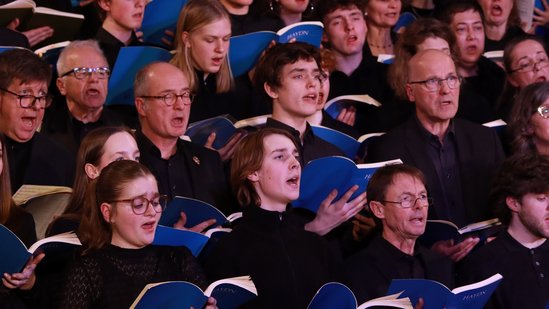 Sängerinnen und Sänger der Jungen Kantorei Hermannswerder und des Projektchors Camerata Vocale Potsdam 