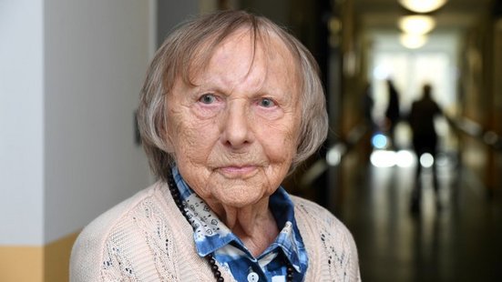 Edith Klingenberg schaut in die Kamera