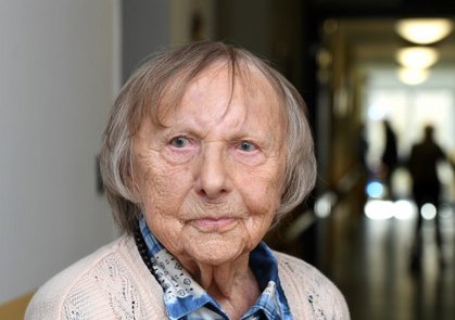 Edith Klingenberg schaut in die Kamera