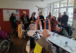 Sternsinger singen in der Geriatrischen Tagespflege Forst