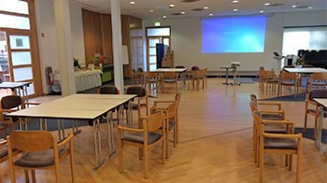 Großer Saal im Tagungshaus Hermannswerder Innenaufnahme des großen Saals im Tagungshaus Hermannswerder