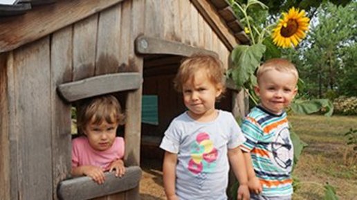 Spielhaus auf dem Außengelände der Kita Sonnenblume