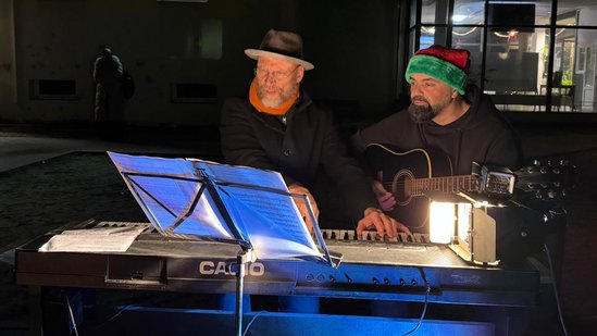 Jan Lehmann und Dominique Vier begleiten das Fest musikalisch.