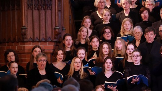 Sängerinnen und Sänger der Jungen Kantorei Hermannswerder und des Projektchors Camerata Vocale Potsdam 