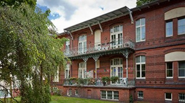 Außenansicht der Seniorenpflege auf Hermannswerder