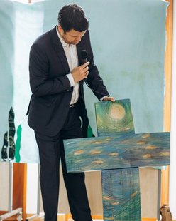 Herr Pangritz steht auf der Bühne